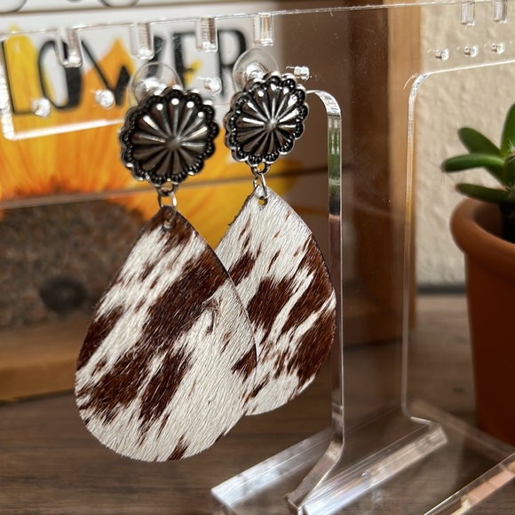 $11 or $3/15 Western Leather Cowhide Earrings โจ - Picture 6 of 6